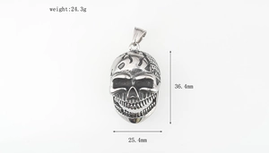 Dimensions du pendentif tête de mort gothique en acier, hauteur 36,4mm et poids 24,3g