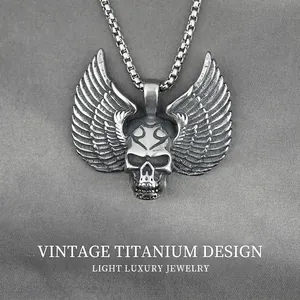 Collier Pendentif Crâne Ailé en Acier Inoxydable Vintage pour Hommes Bijoux Gothiques Punk Rock Rétro avec Chaîne Maille Miroir