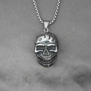 Collier Pendentif Crâne Vintage en Acier Inoxydable pour Hommes Hip Hop Gothique Vieilli Squelette Tête Chaîne Box Bijoux Halloween