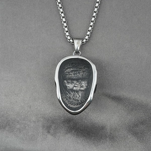 Collier rétro en acier inoxydable avec pendentif crâne noirci et chaîne de perles argent