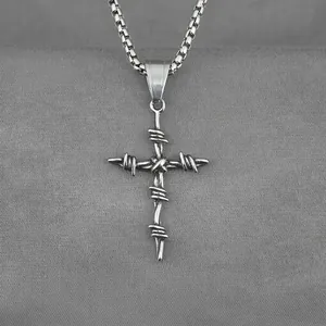 Collana con Ciondolo a Croce in Filo Spinato in Acciaio al Titanio per Uomo Collana Crocifisso Gotico Punk Retro Color Acciaio Gioielli Regalo