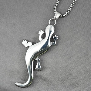 Titanium steel gecko pendant necklace with silver lizard design and box chain for men