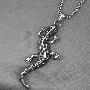 Retro stainless steel gecko lizard pendant on a chunky box chain necklace for men