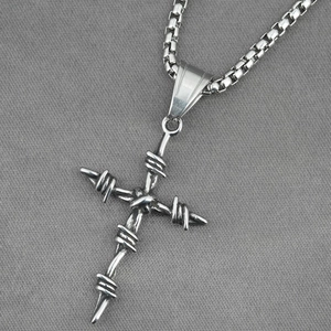 Collana a croce in acciaio al titanio argento con filo spinato e catena box da uomo