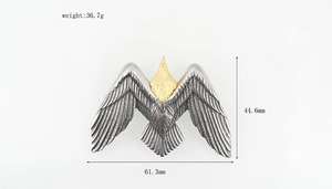 Vue détaillée du pendentif aigle rétro en acier titane avec dimensions et poids 36,7g