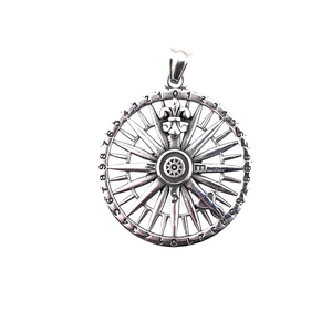 Collana vintage a bussola in argento ossidato con emblema di iris e scala numerica incisa