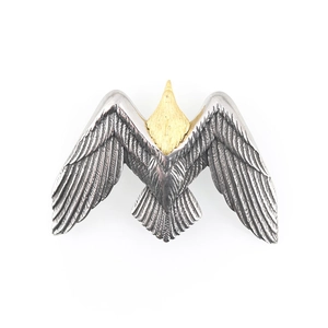 Collier avec pendentif aigle vintage en acier argenté et doré pour homme aux détails fins