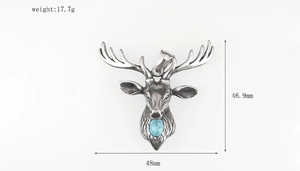 Spécifications du pendentif cerf rétro avec turquoise, montrant 46,9mm de haut et 48mm de large
