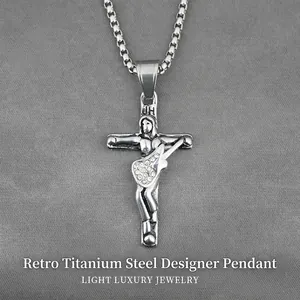 Collier Pendentif Croix Jésus Guitare Rock Rétro pour Hommes en Acier au Titane avec Strass Hip Hop Bijoux Religieux