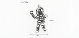 Detailed view of astronaut pendant with weight 18.5g and height 34.9mm dimensions
