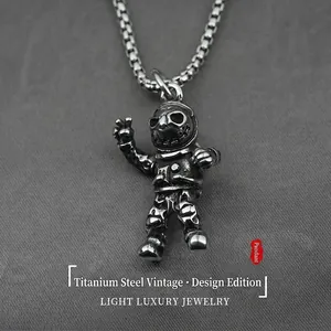 Retro Titanium Steel Astronaut Pendant Necklace For Men Antique Silver Spaceman V-Gesture Distressed Hip Hop Street Jewelry