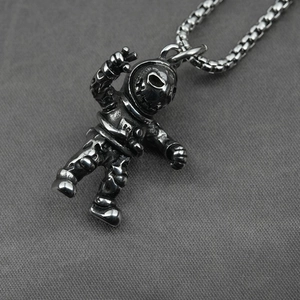 Vintage titanium steel astronaut pendant necklace with square box chain in retro silver