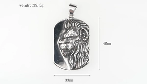 Detailansicht des silbernen Löwen-Anhängers mit Maßen 48x33mm und 39,5g Gewicht
