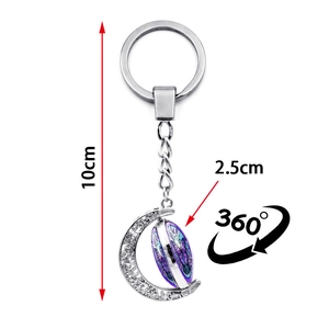Porte-clés lune rotatif avec papillon violet en métal argenté et gemme temporelle