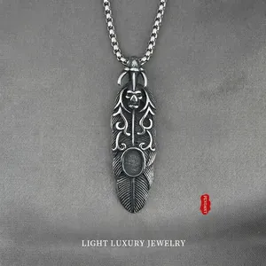 Collier Pendentif Plume Crâne Gothique Punk en Acier Inoxydable Bijoux Hip Hop pour Hommes Finition Rétro Vieillie
