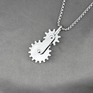 Industrial style rotatable gear pendant necklace with box chain for men in silver finish