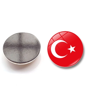 Detailed view of the Turkey national flag crystal glass fridge magnet with magnetic back