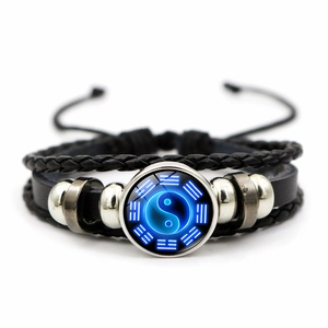 Bracelet multicouche en cuir tressé avec breloque en verre Yin Yang Tai Chi et perles vintage