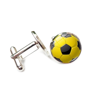 Détail des boutons de manchette football pour hommes avec dôme en verre et fermoir T