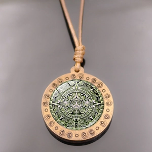 Collier Pendentif Pierre Calendrier Maya Aztèque Vintage Rond Ethnique Alliage Verre Cordon Ciré Bijoux pour Femmes Chaîne de Pull Cadeau