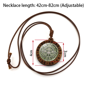 Collier pendentif bois calendrier aztèque avec cordon marron réglable 42cm-82cm