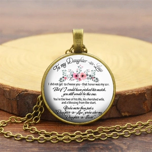 Collier en bronze antique avec pendentif en verre fleuri et message pour sa fille