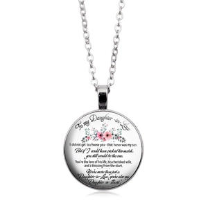 Collier à pendentif rond argenté avec fleurs roses et message pour ma chère fille