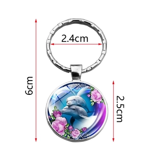Porte-clés dauphin argenté avec roses violettes et motif galaxie bleue, taille totale de 6cm