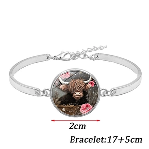 Detailed size view of silver bracelet showing 2cm highland cow pendant and 17+5cm chain