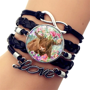 Mehrlagiges geflochtenes Lederarmband mit Highland-Kuh-Anhänger und Love-Unendlichkeits-Symbol