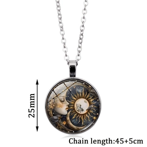 Detailansicht der 25mm Sonne und Mond Glaskette mit Maßen der 45+5cm langen Gliederkette