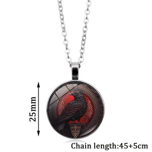 Detail von 25mm Raben-Glasanhänger und 45+5cm verstellbarer Halskette für Damen