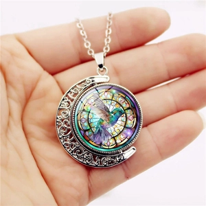 Collier lune avec pendentif rotatif colibri coloré et chaîne en métal argenté