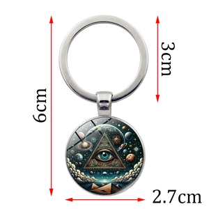 Porte-clés dôme en verre pyramide cosmique et œil mystique en métal argenté