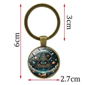 Porte-clés vintage en bronze avec pendentif en verre pyramide œil mystique et cosmos