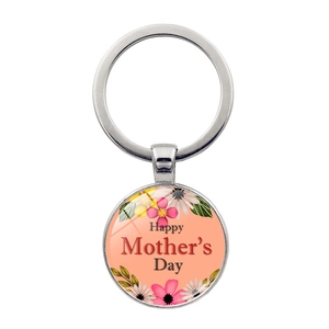 Détail du pendentif en verre Happy Mother's Day avec motif floral et anneau argenté
