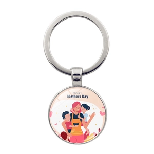 Détail d'un porte-clés pour la fête des mères avec illustration d'une mère serrant ses enfants