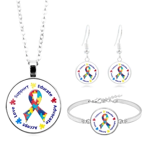 Parure de Bijoux Sensibilisation à l'Autisme Alliage Verre Ruban de Puzzle Coloré Collier Boucles d'Oreilles Bracelet Bijoux de Charité Femme