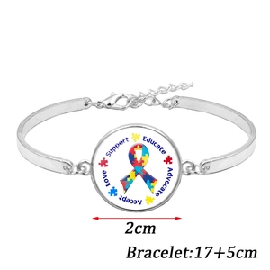 Bracelet argenté de sensibilisation à l'autisme avec ruban puzzle et mots de soutien
