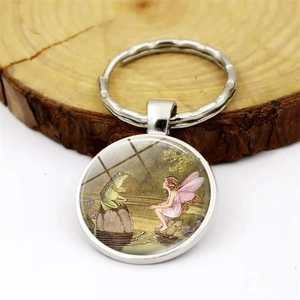 Porte-clés fée et prince grenouille avec illustration vintage et anneau en argent