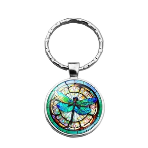 Porte-clés libellule colorée en verre avec anneau métallique argenté et motif vitrail