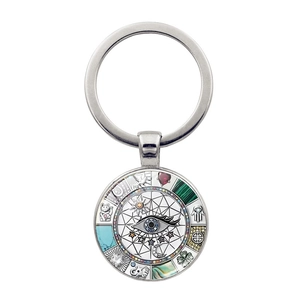 Porte-clés amulette magique avec symboles de chance et oeil protecteur en métal