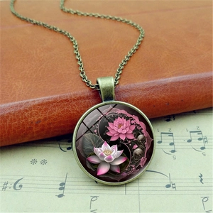 Vintage Bronze Halskette mit Yin Yang Lotus Glas-Cabochon Anhänger Design