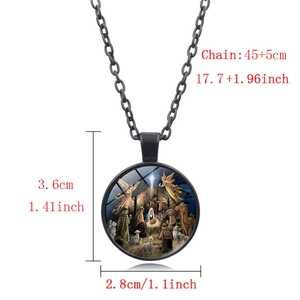 Détail des dimensions du pendentif en verre Nativité et longueur de la chaîne collier