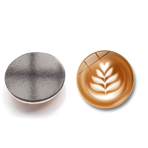 Calamita da frigo in vetro cristallo 25mm con latte art cappuccino e base magnetica nera