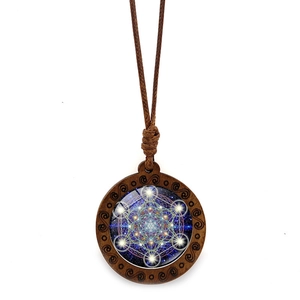 Collier pendentif Mandala en bois du Sri Lanka avec cube de Métatron et cordon brun