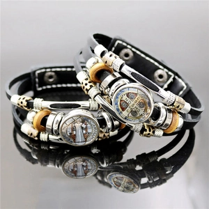 Vintage Sint Benedictus Medaille Meerlaags Punk Leren Armband Voor Mannen Vrouwen Religieuze Handgemaakte Houten Kralen Sieraad