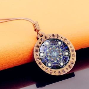 Collier avec pendentif en bois Fleur de Vie et géométrie sacrée sur cordon marron