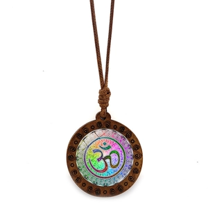 Pendentif Mandala Fleur de Vie avec cadre en bois et cordon en corde tressée marron