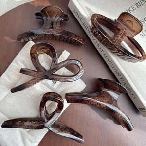 Five-piece leopard tortoise shell hair claw set in vintage brown for luxury styling